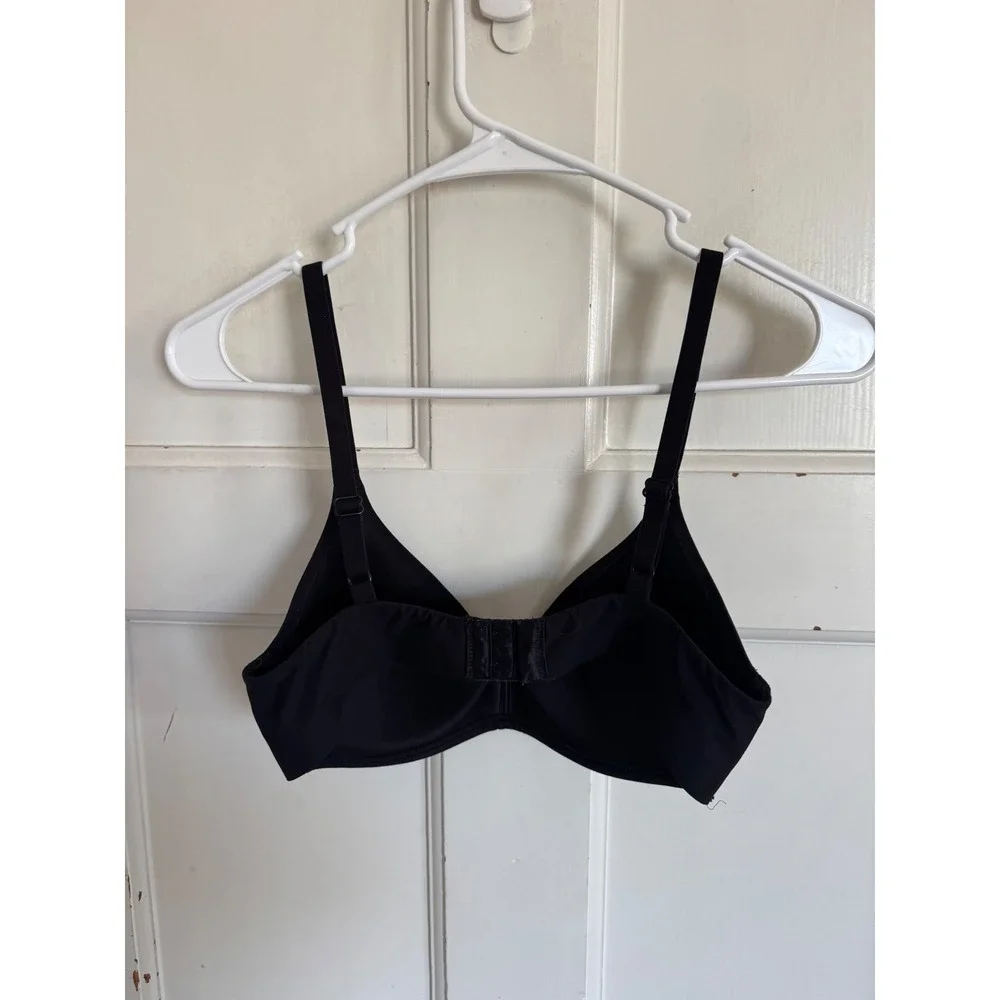 Wacoal black Comfort First wireless bra 856339 size 32B